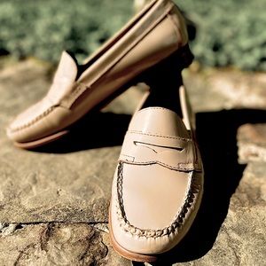 Weejuns | Womens 6.5 Tan Leather Slip on Loafers | Genuine Patent Leather in/out